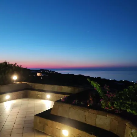 Dammusi Il Carrubo Guest house