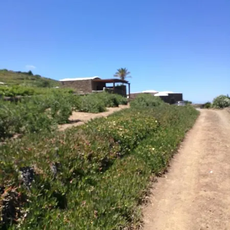 Pensionat Dammusi Il Carrubo Kamma