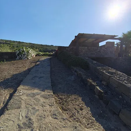 Konukevi Dammusi Il Carrubo 3*