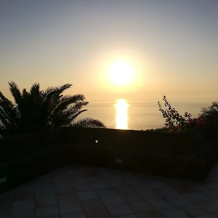 Pensionat Dammusi Il Carrubo Kamma