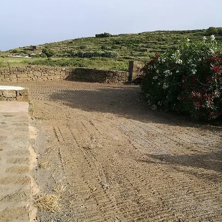 Dammusi Il Carrubo Guest house 3*