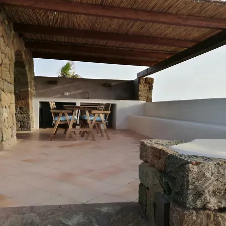 Pensionat Dammusi Il Carrubo Kamma