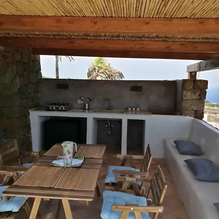 Guest house Dammusi Il Carrubo