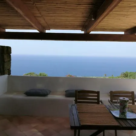 Guest house Dammusi Il Carrubo 3*