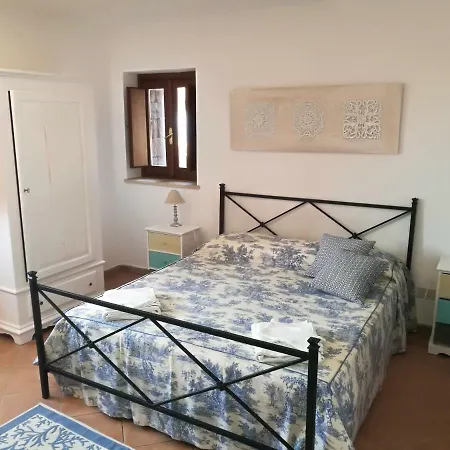 Pensionat Dammusi Il Carrubo 3*